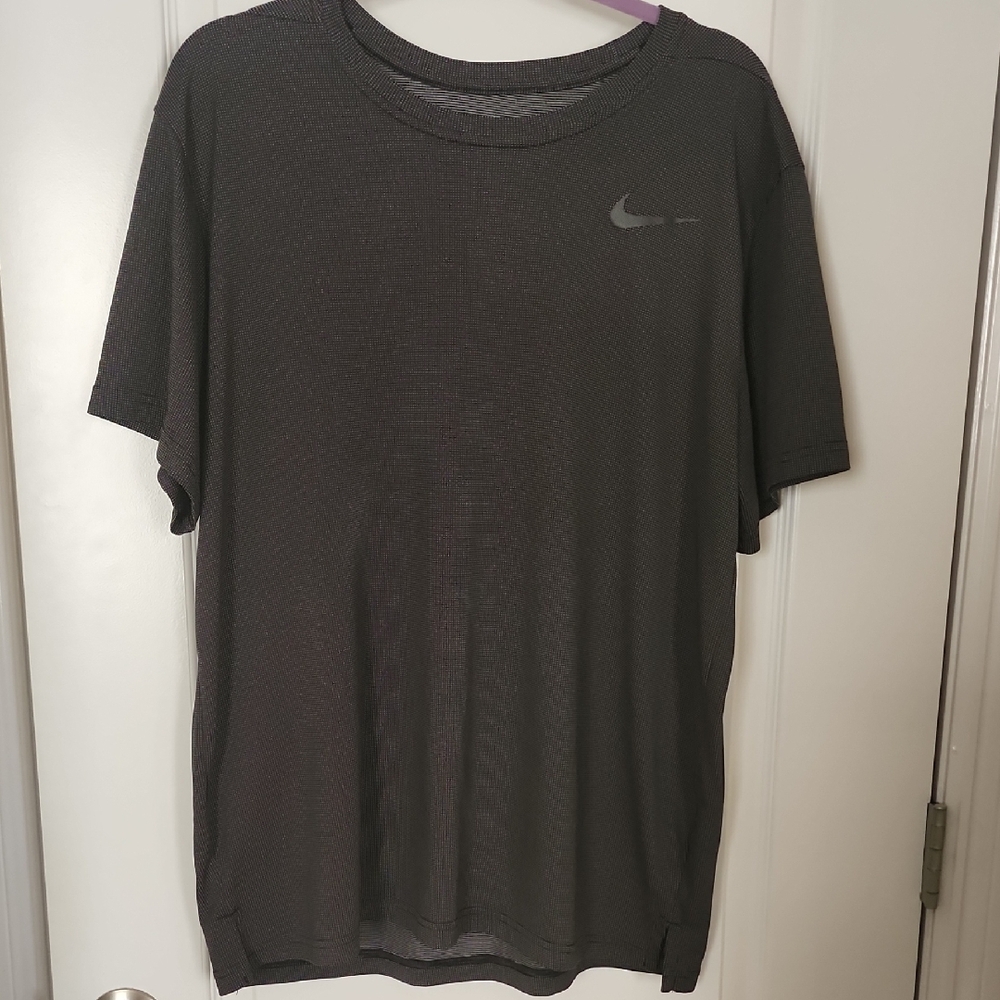 NIKE Men's Black & White Dri-Fit Short Sleeve Tee Size XL